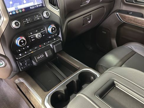 Used 2022 GMC Sierra 3500 Denali w/ Denali Ultimate Package AWD/4WD image 20