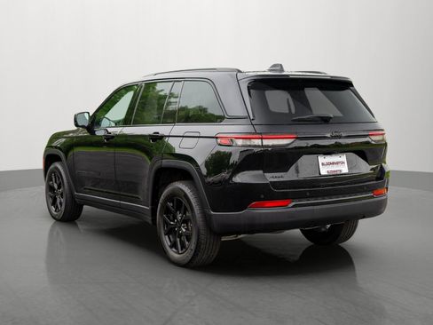 Used 2024 Jeep Grand Cherokee Altitude AWD/4WD image 5