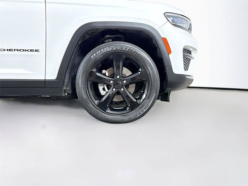 Used 2023 Jeep Grand Cherokee Altitude AWD/4WD image 36