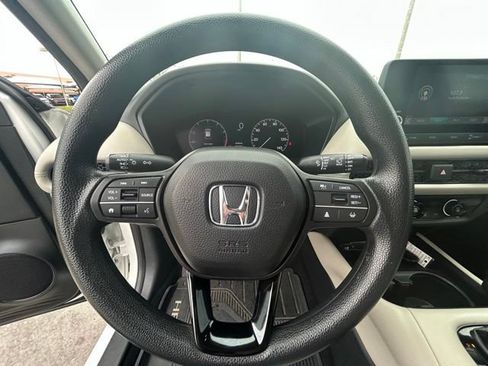 Used 2023 Honda HR-V LX image 14
