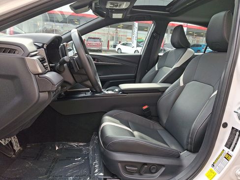 Used 2025 Toyota Camry SE w/ Convenience Package image 14