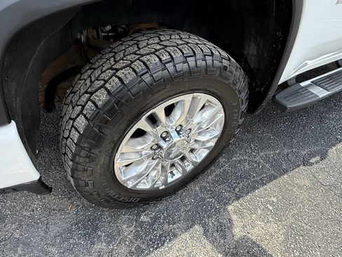 Used 2020 Chevrolet Silverado 2500 High Country AWD/4WD image 9