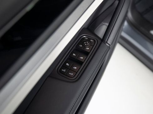 New 2026 Porsche Cayenne Coupe AWD/4WD image 19