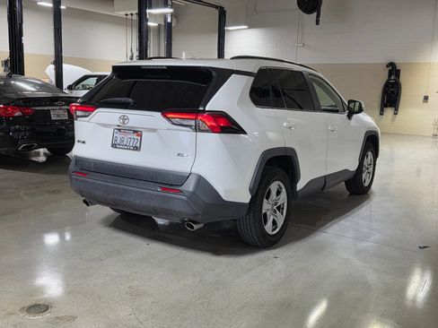 Used 2019 Toyota RAV4 XLE image 7