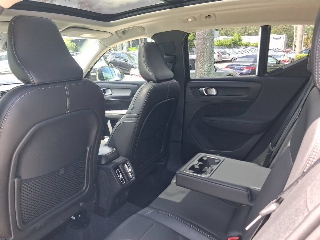 Used 2025 Volvo XC40 B5 Ultra AWD/4WD image 8