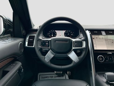 New 2025 Land Rover Discovery Dynamic SE image 12