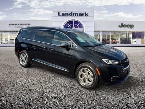 Used 2021 Chrysler Pacifica Limited w/ Premium & Safety Sphere Group AWD/4WD image 21