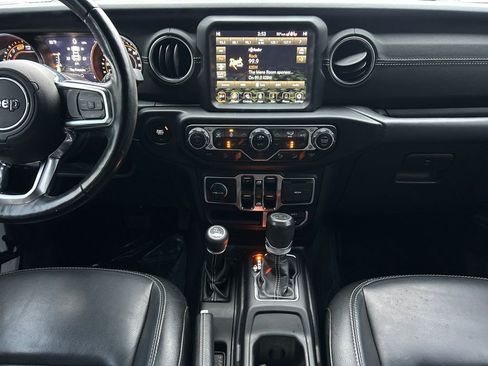 Used 2020 Jeep Wrangler Unlimited Sahara image 13