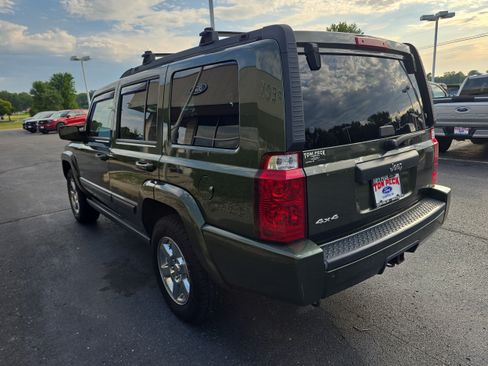 Used 2007 Jeep Commander Sport AWD/4WD image 3