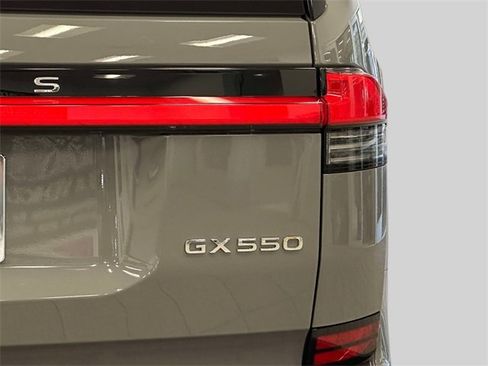 Used 2024 Lexus GX 550 image 12