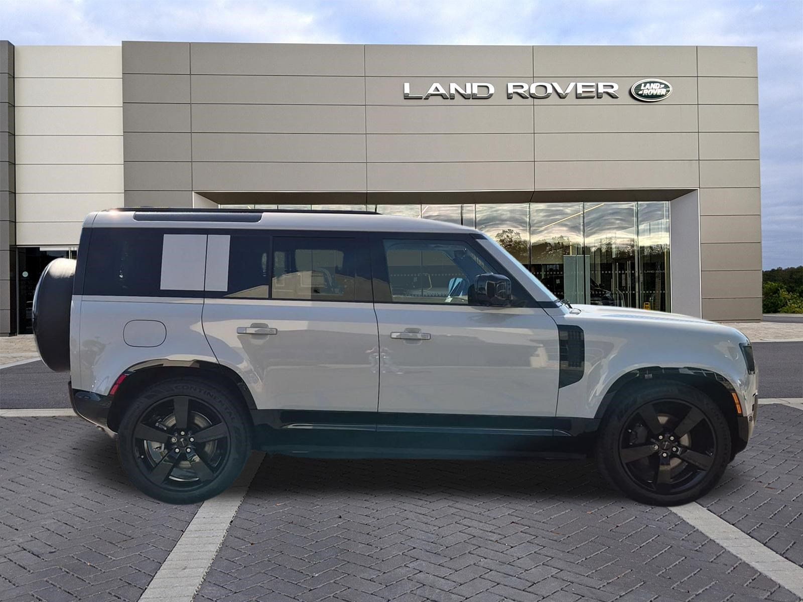 New 2026 Land Rover Defender 110 X-Dynamic SE AWD/4WD image 4