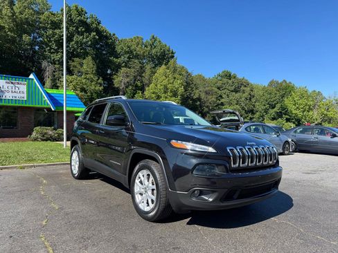 Used 2015 Jeep Cherokee Latitude w/ Comfort/Convenience Group AWD/4WD image 3