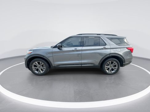 Used 2021 Ford Explorer XLT w/ Equipment Group 202A AWD/4WD image 5