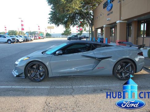 Used 2024 Chevrolet Corvette Z06 w/ Z07 Performance Package RWD image 2