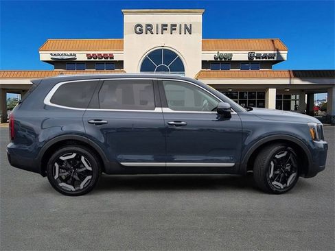 Used 2023 Kia Telluride S image 3