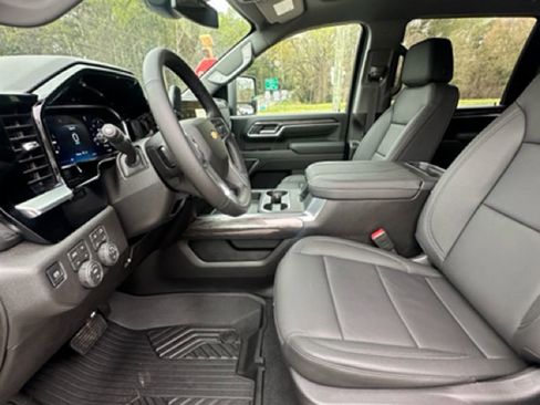 New 2026 Chevrolet Silverado 2500 LTZ w/ LTZ Convenience Package AWD/4WD image 12