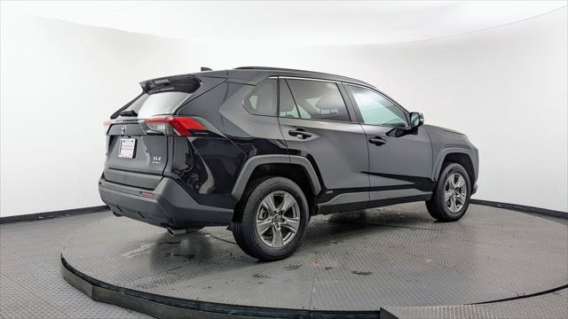 Used 2025 Toyota RAV4 XLE AWD/4WD image 7