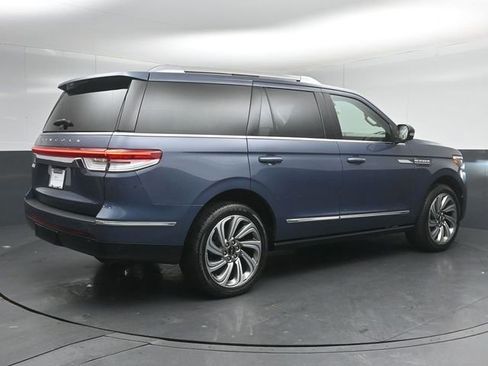Certified 2023 Lincoln Navigator Reserve AWD/4WD image 7