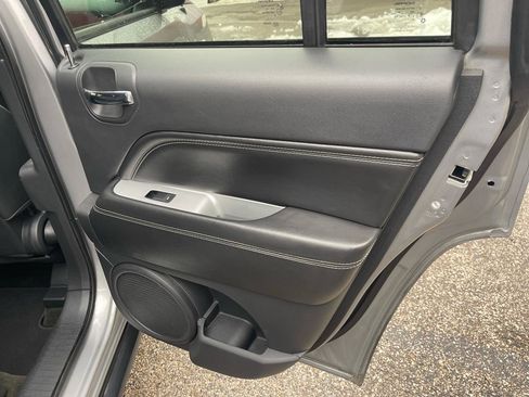 Used 2016 Jeep Compass High Altitude image 26