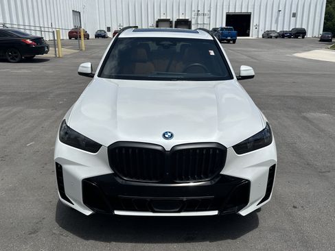 Used 2026 BMW X5 xDrive50e w/ M Sport Package AWD/4WD image 3