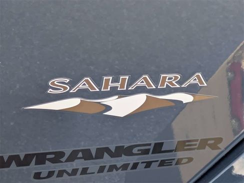 Used 2016 Jeep Wrangler Unlimited Sahara w/ Connectivity Group image 13