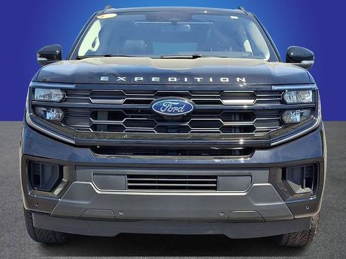 Used 2025 Ford Expedition Active AWD/4WD image 2