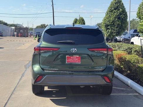 Used 2023 Toyota Highlander Limited FWD image 6
