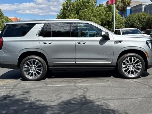 New 2026 GMC Yukon Denali w/ Denali Reserve Package AWD/4WD image 3