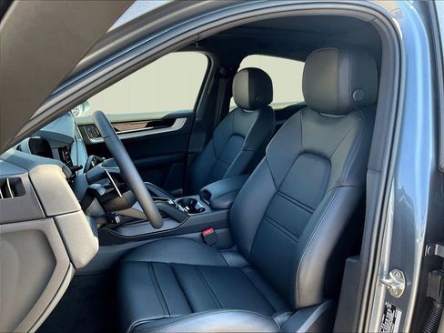 New 2026 Porsche Cayenne Coupe AWD/4WD image 5