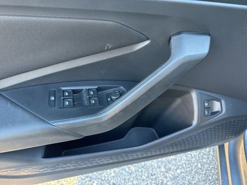 Used 2020 Volkswagen Jetta SE w/ SE Cold Weather Package image 12