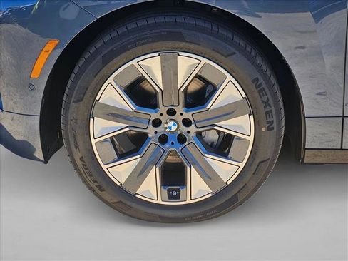 Used 2026 BMW iX xDrive60 AWD/4WD image 17