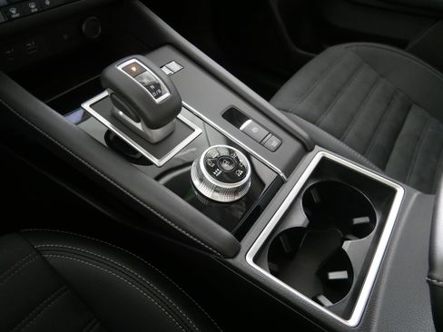 New 2025 Mitsubishi Outlander SE image 6