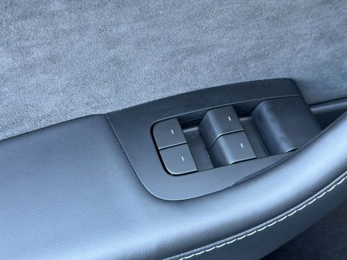 Used 2024 Tesla Model Y 2WD image 13