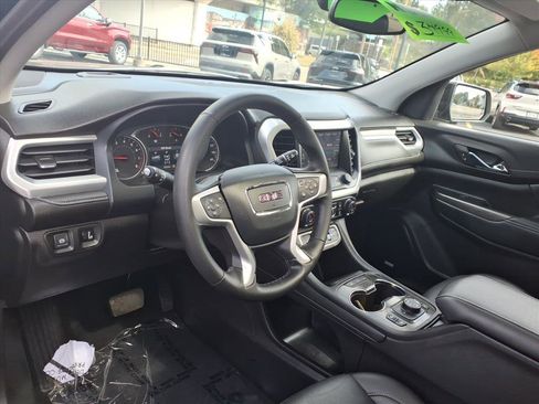 Used 2023 GMC Acadia SLT w/ Elevation Edition image 10
