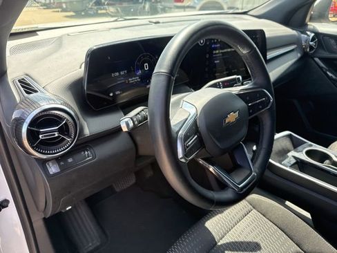 Used 2025 Chevrolet Equinox LT FWD image 12