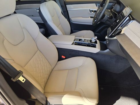 New 2026 Volvo XC90 B6 Plus w/ Protection Package Premier image 16