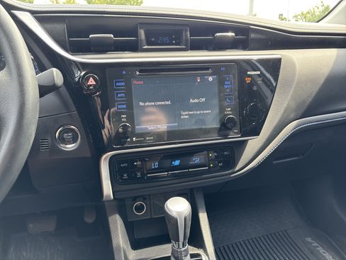 Used 2017 Toyota Corolla SE w/ SE Premium Package FWD image 23