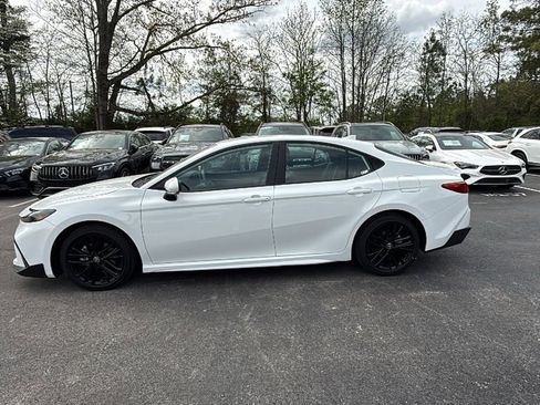 Used 2025 Toyota Camry SE w/ Convenience Package FWD image 7