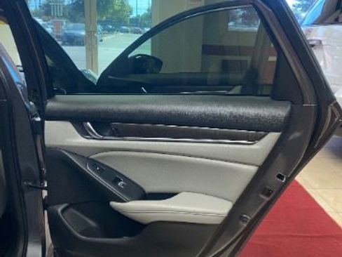 Used 2020 Honda Accord Touring image 18