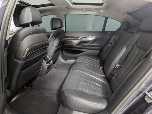 Used 2020 BMW 740i image 17