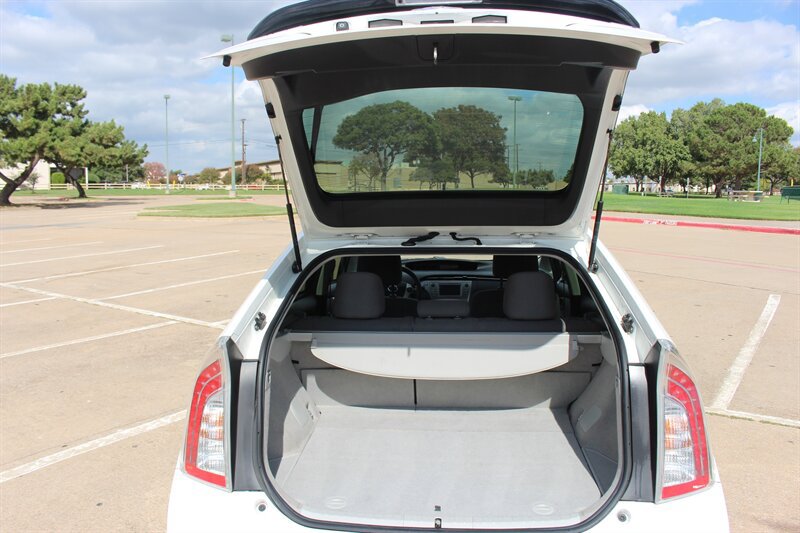 Used 2015 Toyota Prius Three FWD image 9