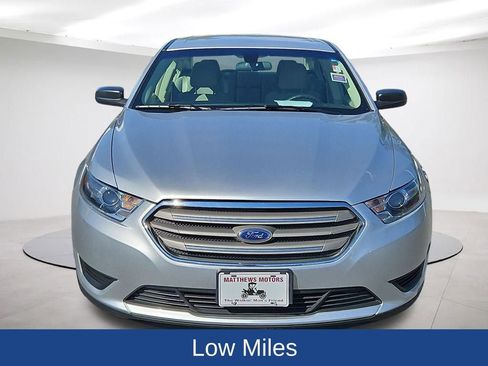 Used 2017 Ford Taurus SE image 2