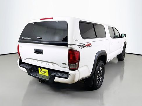 Used 2017 Toyota Tacoma TRD Off-Road image 6