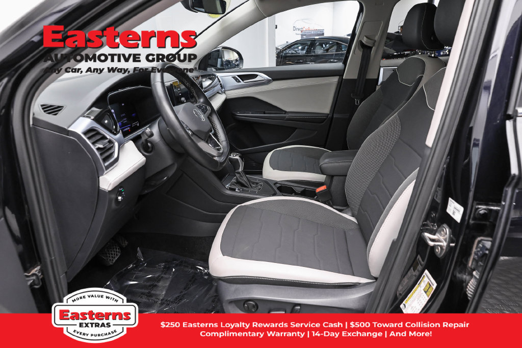 Used 2025 Volkswagen Taos SE FWD image 15