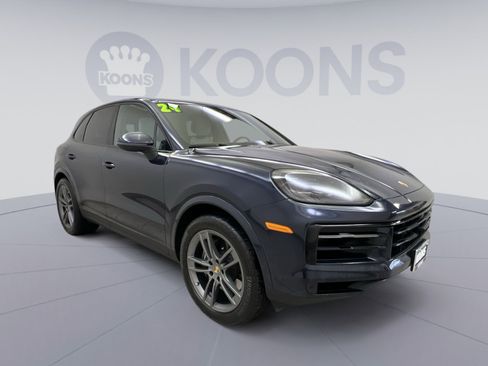 Used 2024 Porsche Cayenne Base image 8