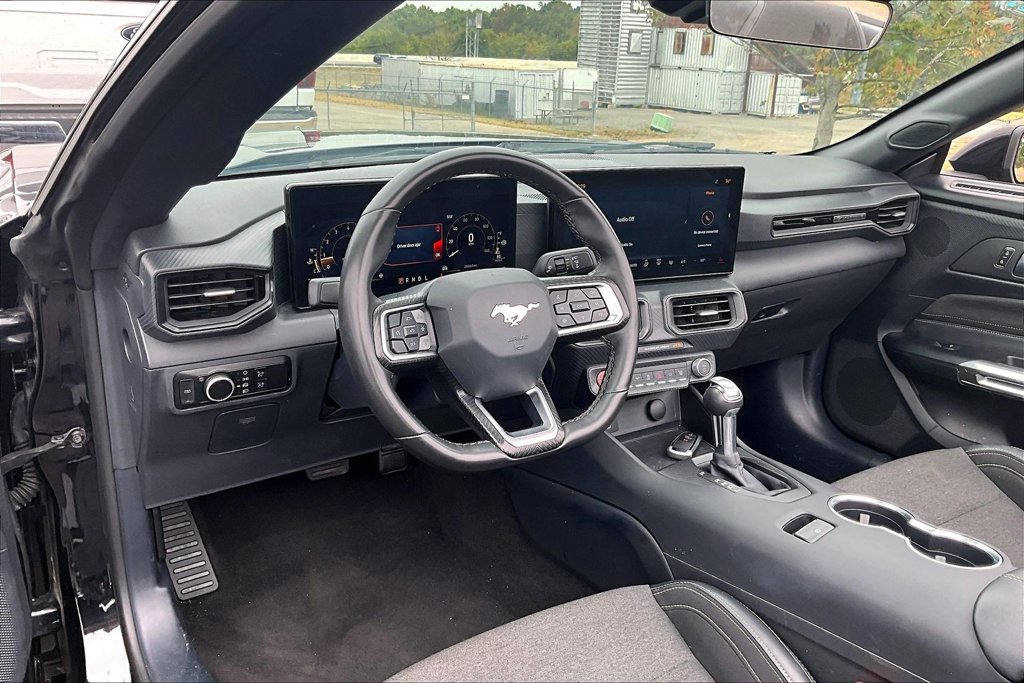Used 2024 Ford Mustang Convertible RWD image 5