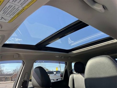 Used 2018 Nissan Rogue SL w/ Premium Package image 31