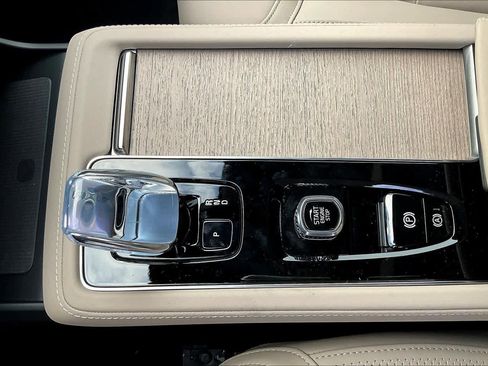 New 2026 Volvo XC90 B6 Plus w/ Protection Package Premier image 10