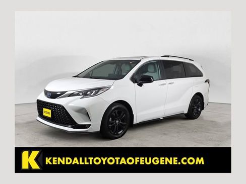 Used 2024 Toyota Sienna XSE AWD/4WD image 1