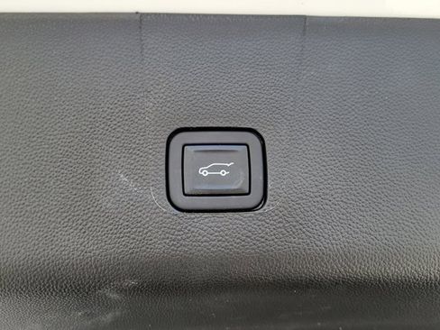 Used 2024 Chevrolet Traverse RS image 8